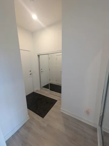 Nurse-Ready 1BR+Den | Walk to St. Mike's Hospital